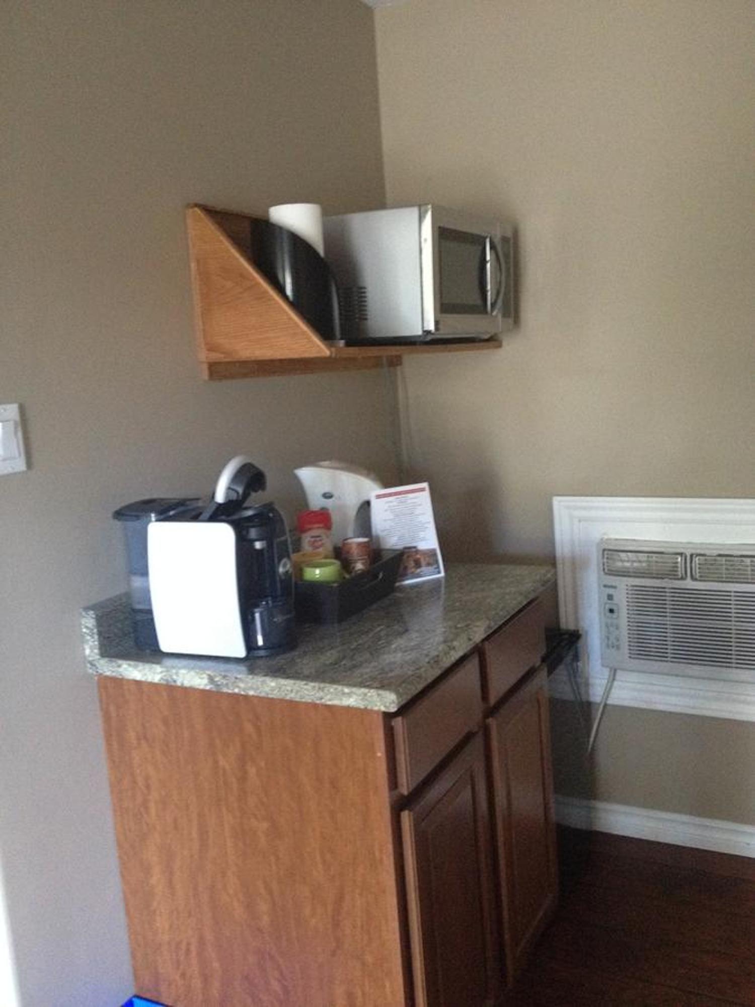 My Friends Inn Manitoulin Manitowaning Room photo